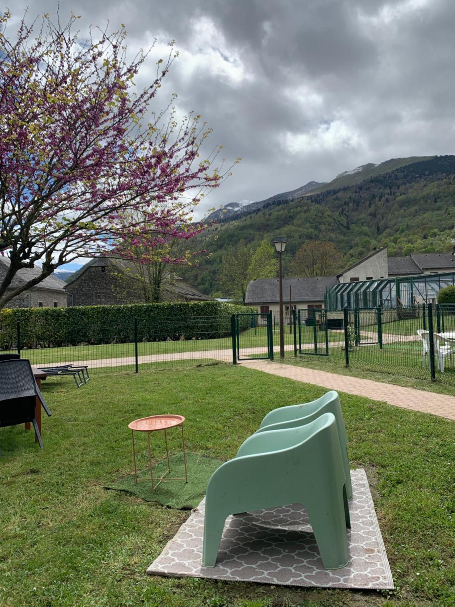 La Suite Unique - Le Jardin Sur Les Pyrenees- Vue Panoramique Montagne -Jardin Cloture Prive De 100M2-Parking-Linge De Lit Et Serviettes Compris- Bielle Luaran gambar